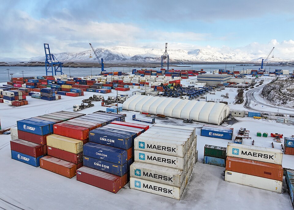 International shipping terminal representing the trade bridge between India and Latin America